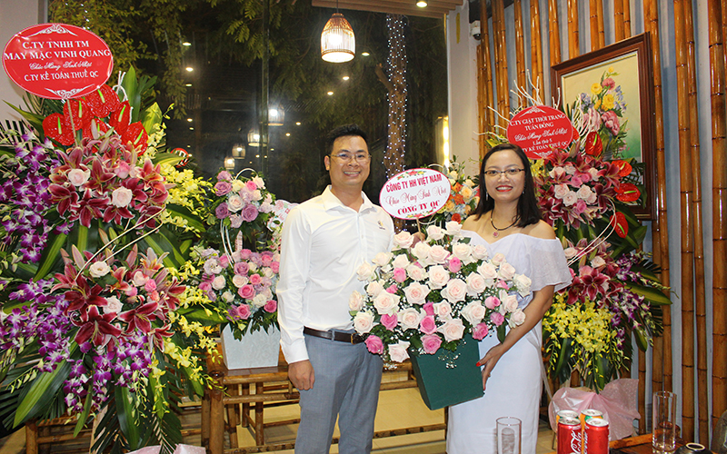 Công ty HH Việt Nam chúc mừng sinh nhật công ty kế toán thuế QC 5 tuổi